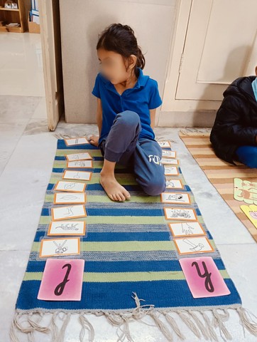 Sorting pictures by their first sound